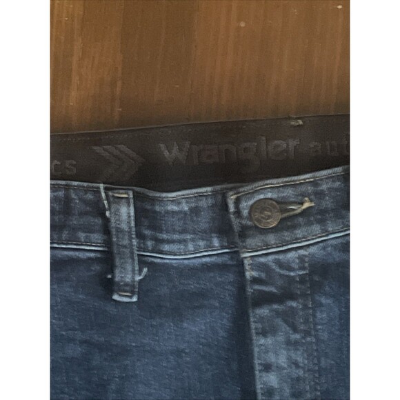 Wrangler Relaxed Straight Men’s Denim Jeans. Size 52x30 Western Cowboy Work - Picture 4 of 5